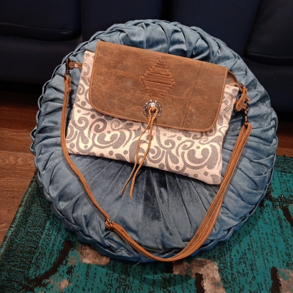 Myra Bag Handbags - Myra Crossbody Handbag Purse Leather Flap & Strap Outer/Inner Zip Pocket Western